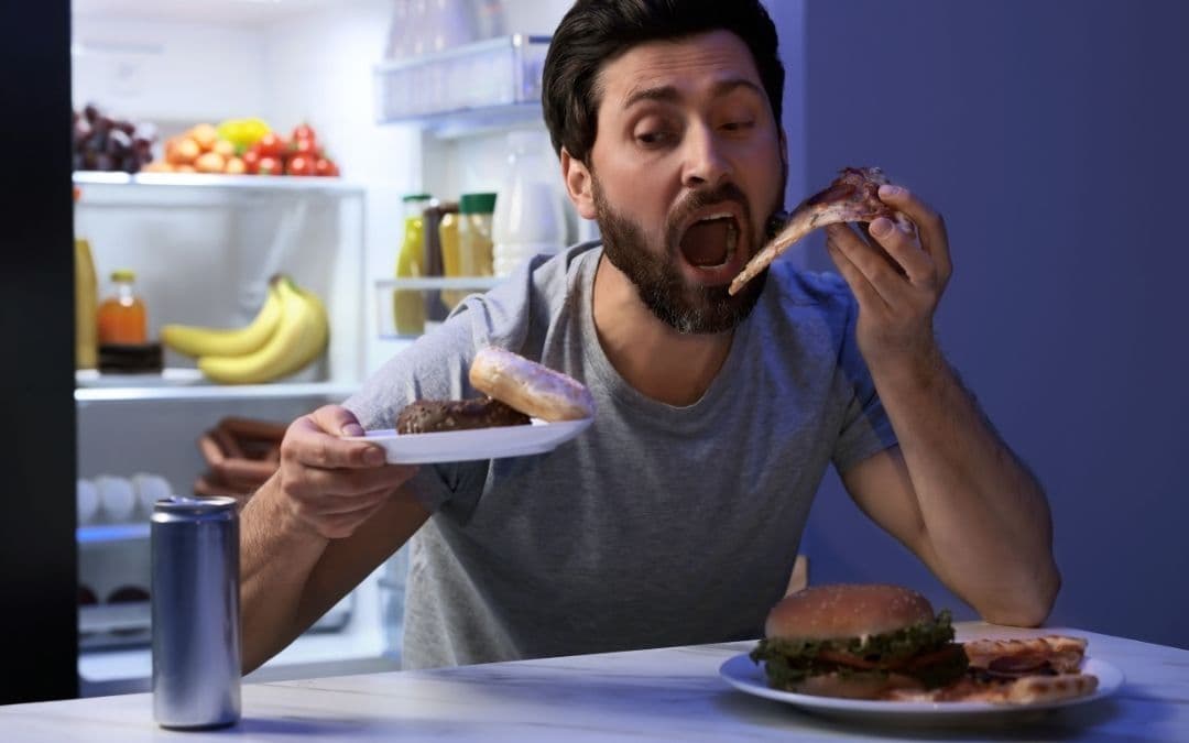 COMER DE NOCHE ENGORDA: VERDAD O MITO